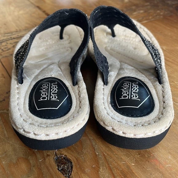 New Berkley Jensen Black Thong Wedge Slip On Sandal Chainmail Sparkle 7 - Picture 9 of 13